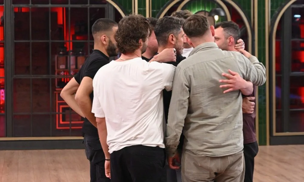 Ανατροπές στο MasterChef με τη στρατηγική των κόκκινων να αποτυγχάνει και τον Ανδρέα να παίρνει απόφαση που σοκάρει.