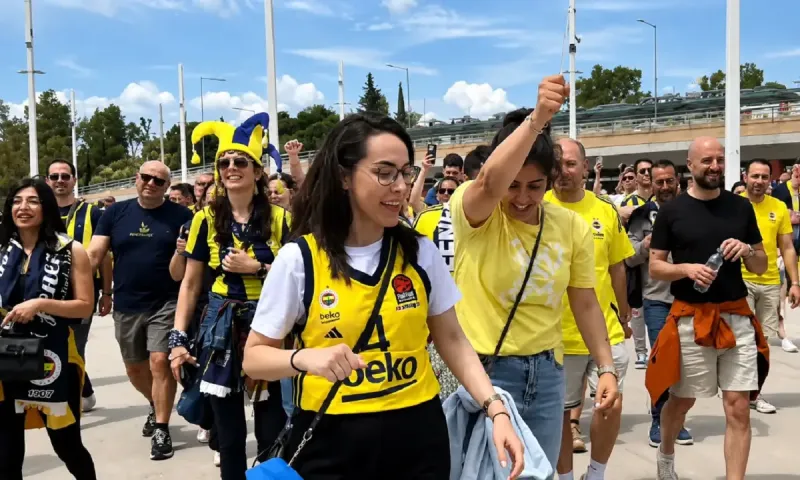 Με συνθήματα Istabul και Κεμάλ ήρθαν οι οπαδοί της Φενερμπαχτσέ στο ΟΑΚΑ