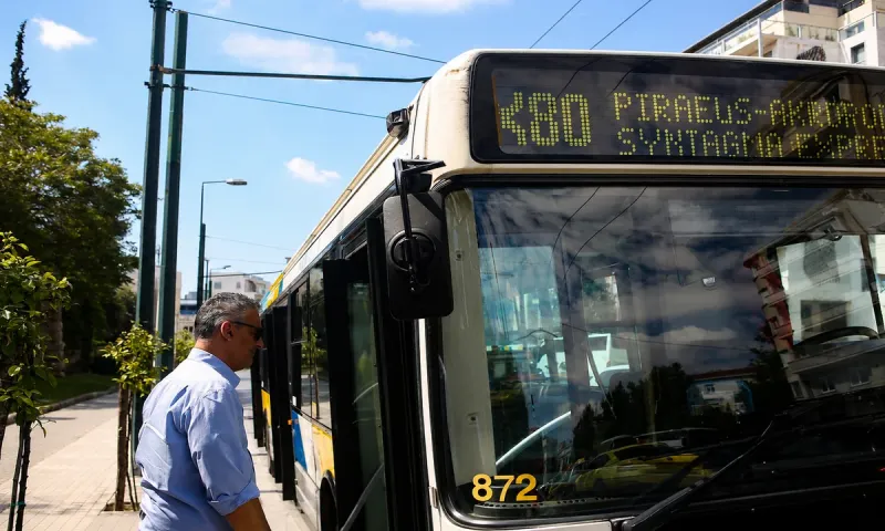 Χ80 Αθήνα: Επανέρχεται η express γραμμή από Πειραιά προς Ακρόπολη και Σύνταγμα για το καλοκαίρι