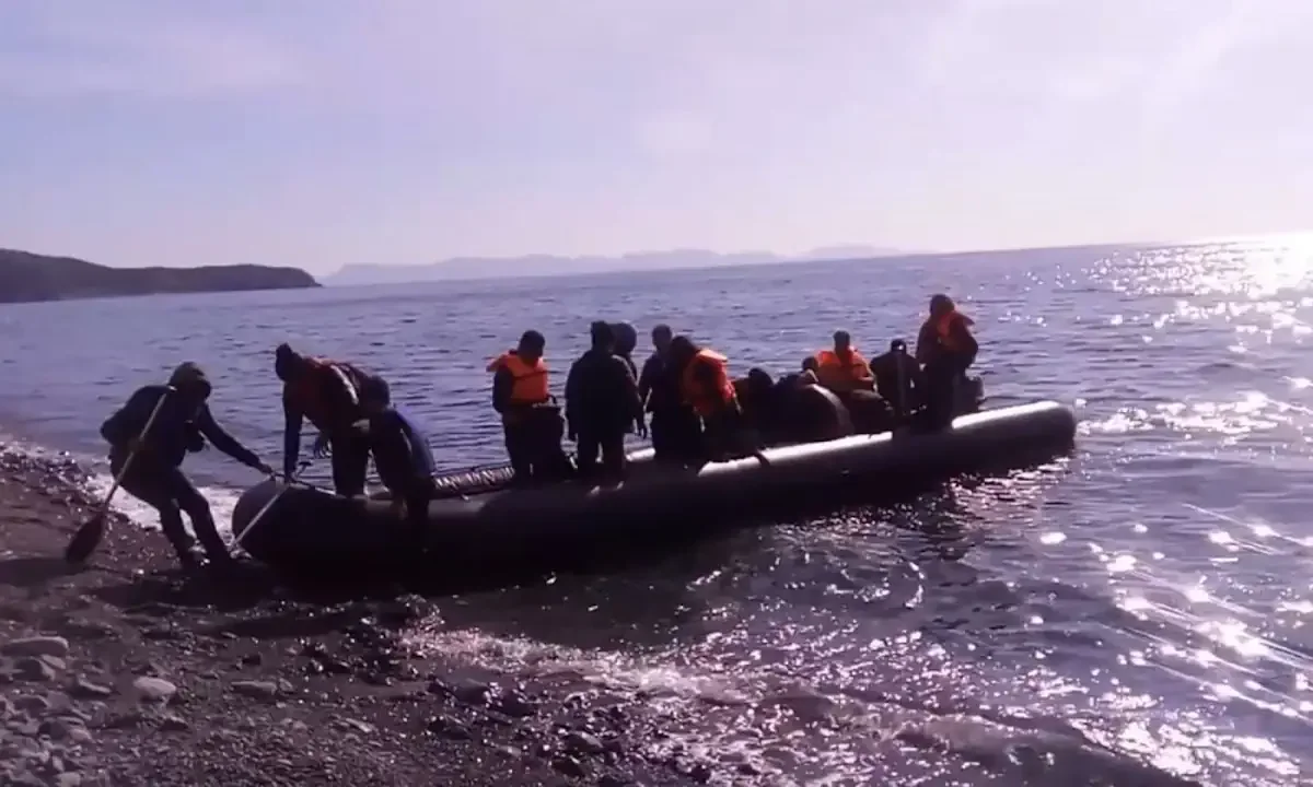 Μεταναστευτικό: Ανεξέλεγκτη η κατάσταση - Οι δυνάμεις της FRONTEX έχουν γίνει... ταξί για τους λαθρομετανάστες που συνεχώς καταφθάνουν.