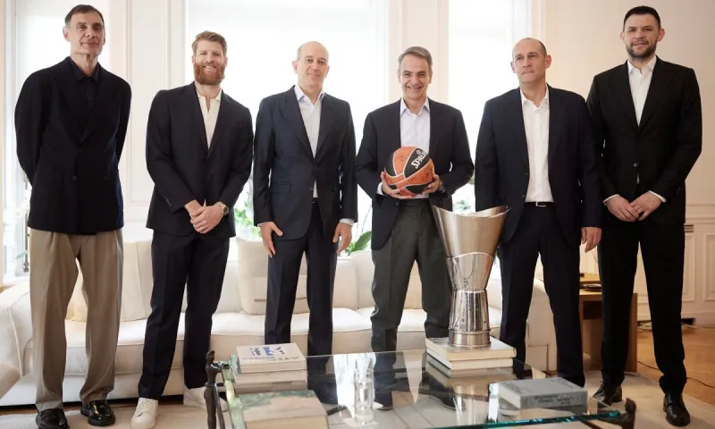 Ολυμπιακός: Με την κούπα της Euroleague στο Μαξίμου – Η συνάντηση με τον Μητσοτάκη (pics)