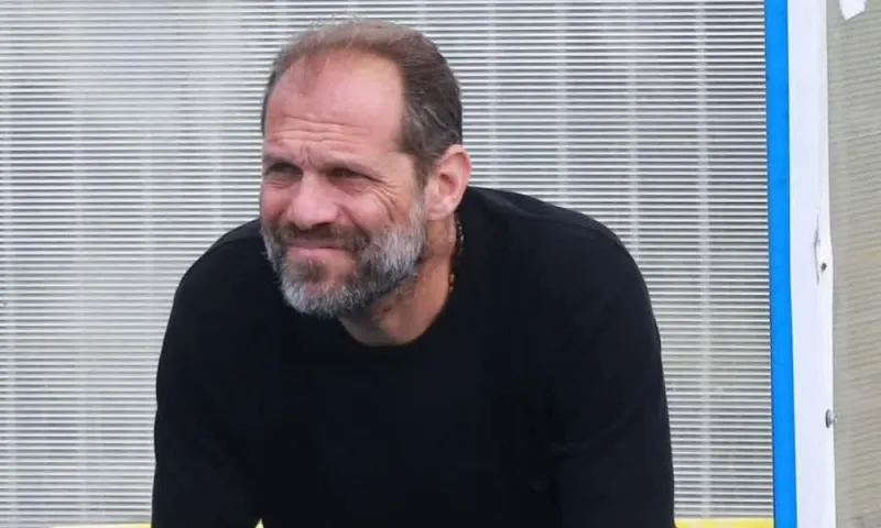 Επιμένει η Αμφιάλη με Στρατή