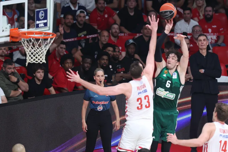 Ολυμπιακός - Παναθηναϊκός 82-76: Μεγάλο ντέρμπι στην 4η περίοδο - Eπέστρεψαν από το -17 οι «πράσινοι»