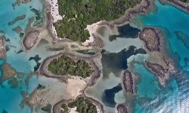 Η Ελλάδα δεν είναι σαν τις Μαλδίβες και τις Σεϋχέλλες. Είναι αρκετή ως Ελλάδα