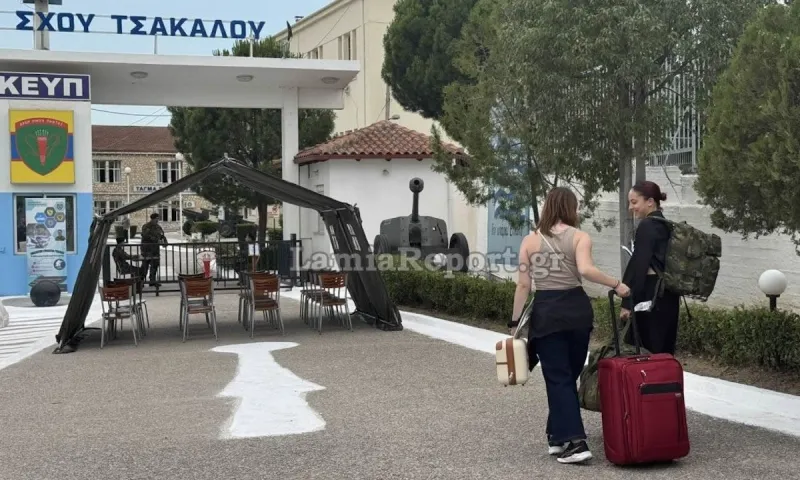 Ελληνικός Στρατός: Χαμόγελα, καμάρι και συγκίνηση στη Λαμία – Οι πρώτες 72 γυναίκες οπλίτες παρουσιάστηκαν για κατάταξη