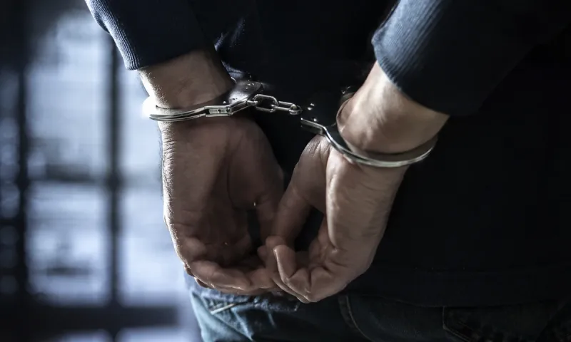 Νέα στοιχεία για τον τραγουδιστή που προφυλακίστηκε για υπόθεση αποπλάνησης ανήλικης