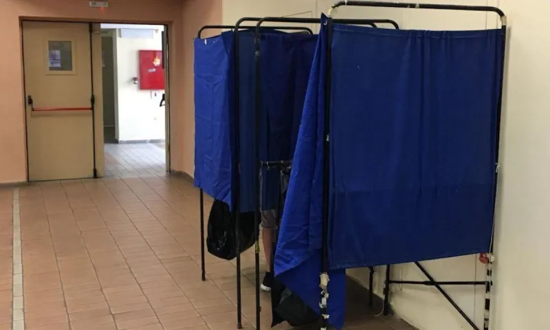 Δημοσκόπηση Prorata: Σημαντικό ποσοστό ανησυχεί για το σενάριο νέας πρωθυπουργίας Μητσοτάκη ή Τσίπρα