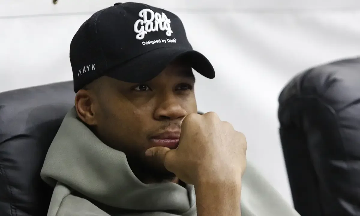 Antetokounmpo Bucks rixi travmatismos epistrofi NBA
