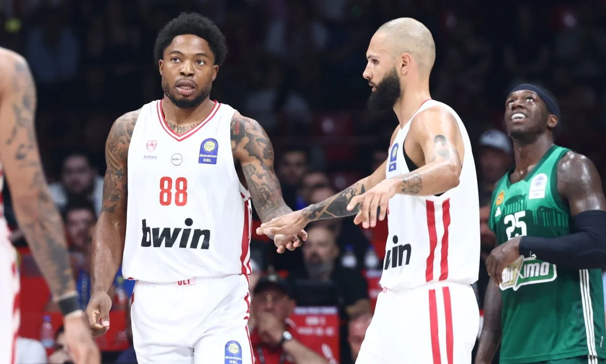 Ο Ολυμπιακός πηγαίνει στο Game 3 με την ίδια δωδεκάδα του πρώτου τελικού. Εκτός οι Χολ, Νιλικίνα και ο τραυματίας Ντόρσεϊ.