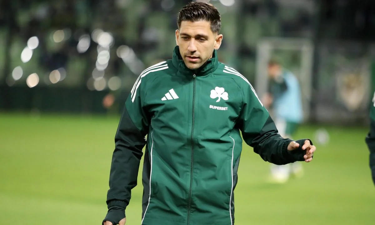 Ο Τάσος Μπακασέτας δεν υπολογίζεται από τον Παναθηναϊκό και αναμένονται συζητήσεις για το μέλλον του, παρά το συμβόλαιο μέχρι το 2027.
