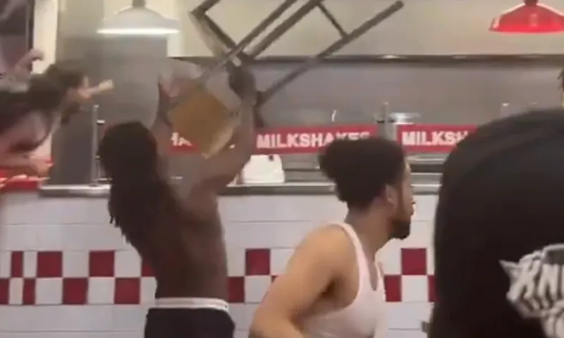 NBA: Οπαδοί των Knicks τα έβαλαν με υπάλληλο fast food επειδή ήταν φίλος των Spurs