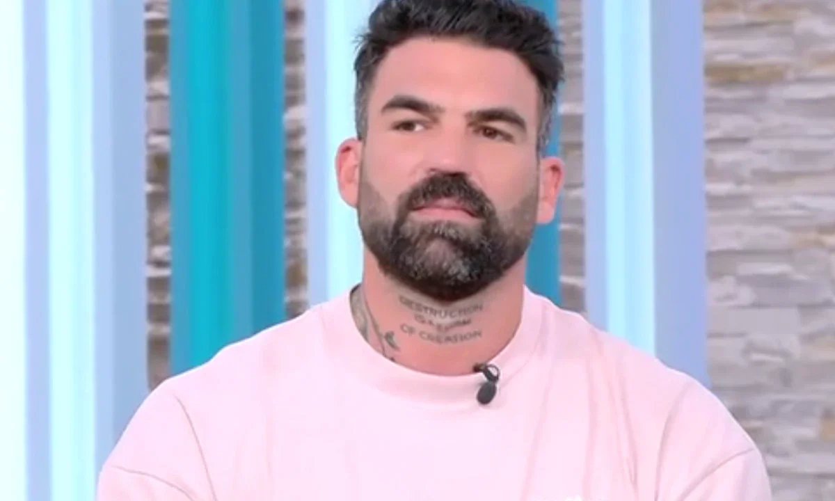 Ο Δημήτρης Αλεξάνδρου σχολιάζει το τραγούδι της Ρίας Ελληνίδου
