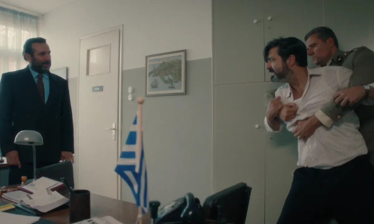 Το Σπίτι Δίπλα στο Ποτάμι σειρά του Alpha. Η Ιουλία αποχαιρετά τον Φωκά, η Ασπασία συγκρούεται με τον Σταύρο και η Μελισσάνθη σοκάρεται