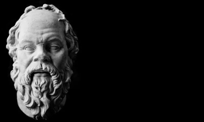 Τι είχε πει ο Σωκράτης για τους φίλους και τη φιλία που έχει αξία ακόμα και σήμερα