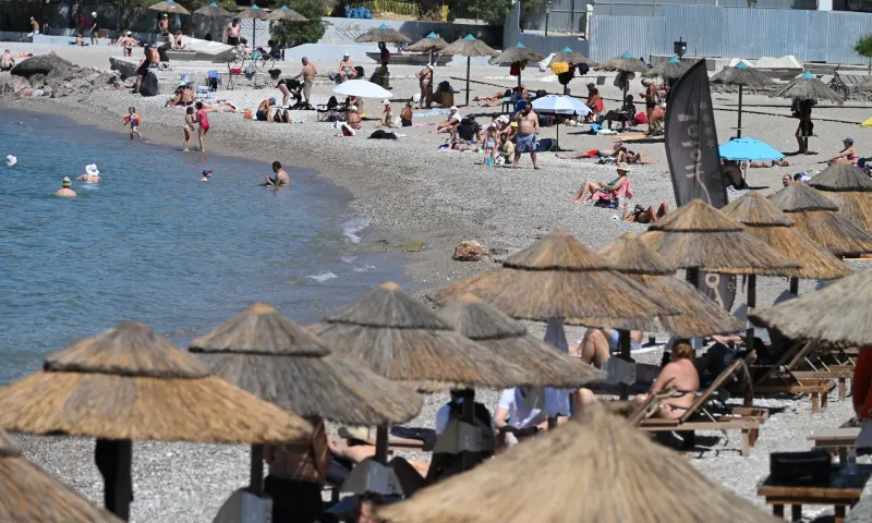 Καιρός Πέμπτη 18 Ιουνίου: Ζέστη σαν καμίνι, μελτέμια στο Αιγαίο και μπόρες στα ορεινά