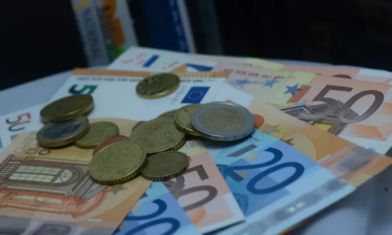 Πολυνομοσχέδιο: Τι αλλάζει σε χρέη, ενοίκια και συντάξεις