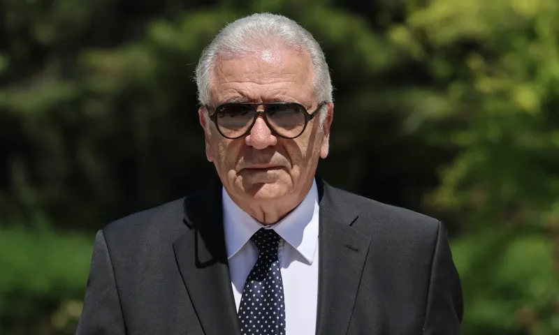 Δημήτρης Αβραμόπουλος: Φέρεται να εκδόθηκε ένταλμα για το Qatargate