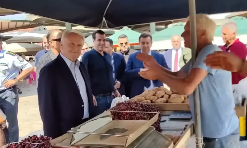 Άργος: Έτοιμοι για... μετανάστευση οι οργισμένοι παραγωγοί μετά την επίσκεψη Πλεύρη στη λαϊκή - «40 σκάνδαλα έχετε»
