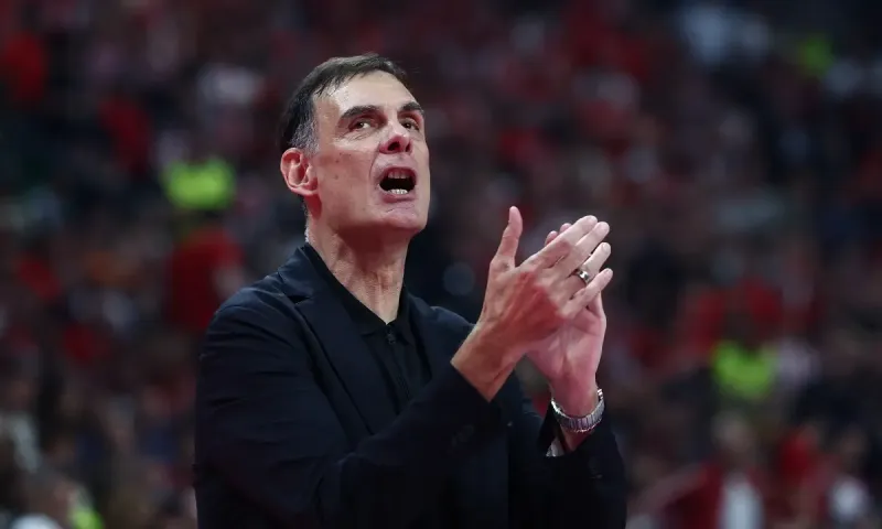 Ολυμπιακός: Ο Μπαρτζώκας θα πάρει όσα και ο Φαλ στον Παναθηναϊκό