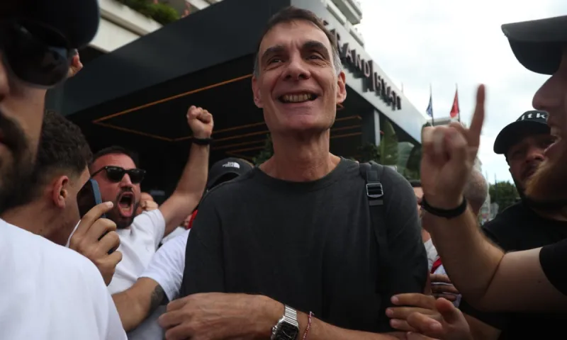 Γιώργος Συρίγος για ανανέωση Μπαρτζώκα – Ξεφεύγει κάποιες φορές, αλλά αντέχει…