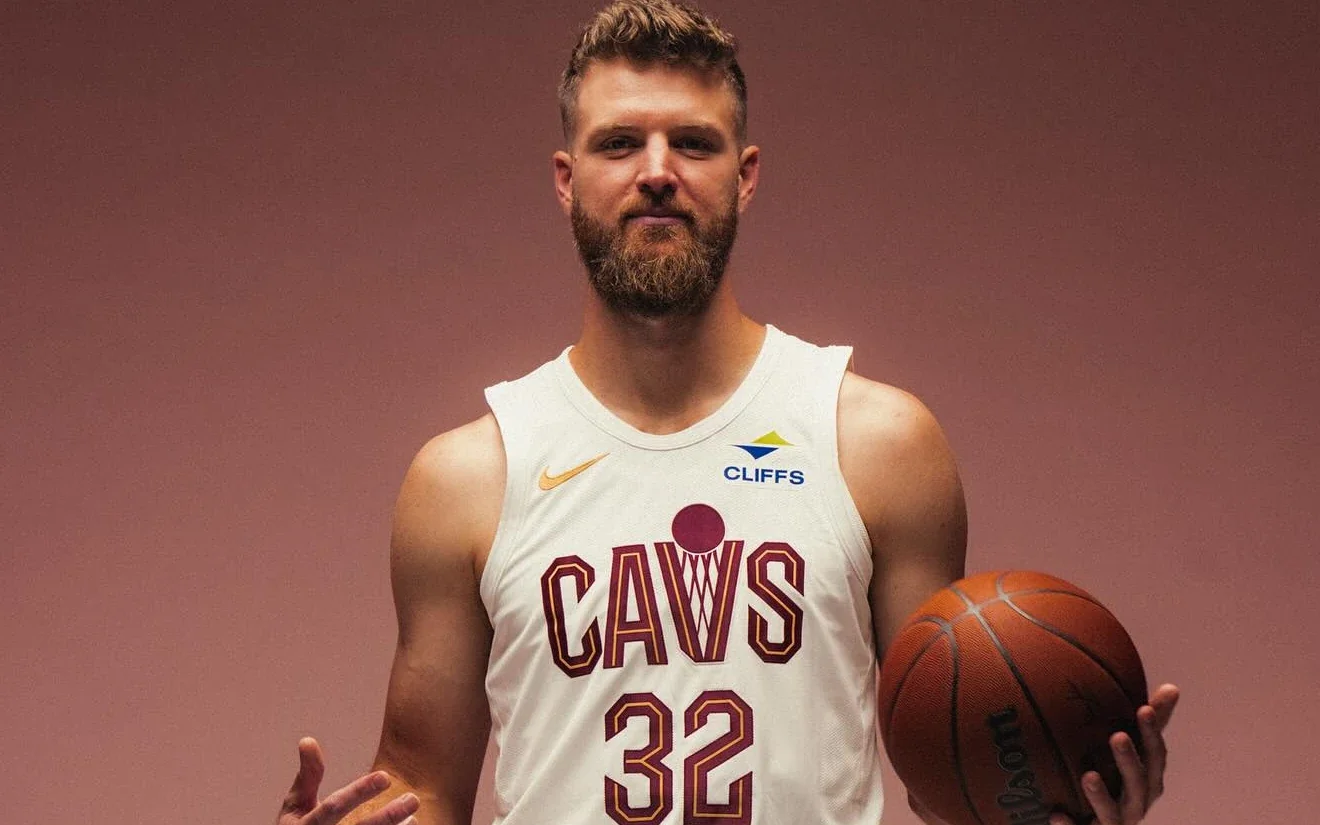 Ο Dean Wade συμφώνησε με τους Philadelphia 76ers