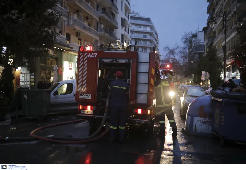 Θεσσαλονίκη: Φωτιά σε πυλωτή πολυκατοικίας έστειλε 5 άτομα στο νοσοκομείο