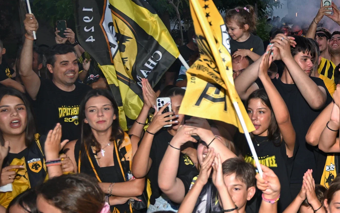 Το τρόπαιο του πρωταθλήματος της ΑΕΚ συνεχίζει την περιοδεία του σε Καβάλα και Σέρρες