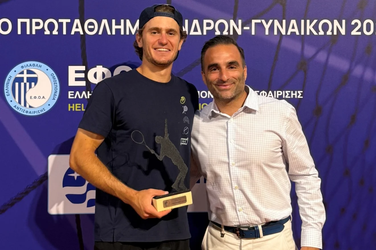 Ο Θανάσης Ζαννιάς σταθερά δίπλα στους νέους αθλητές του τένις. 