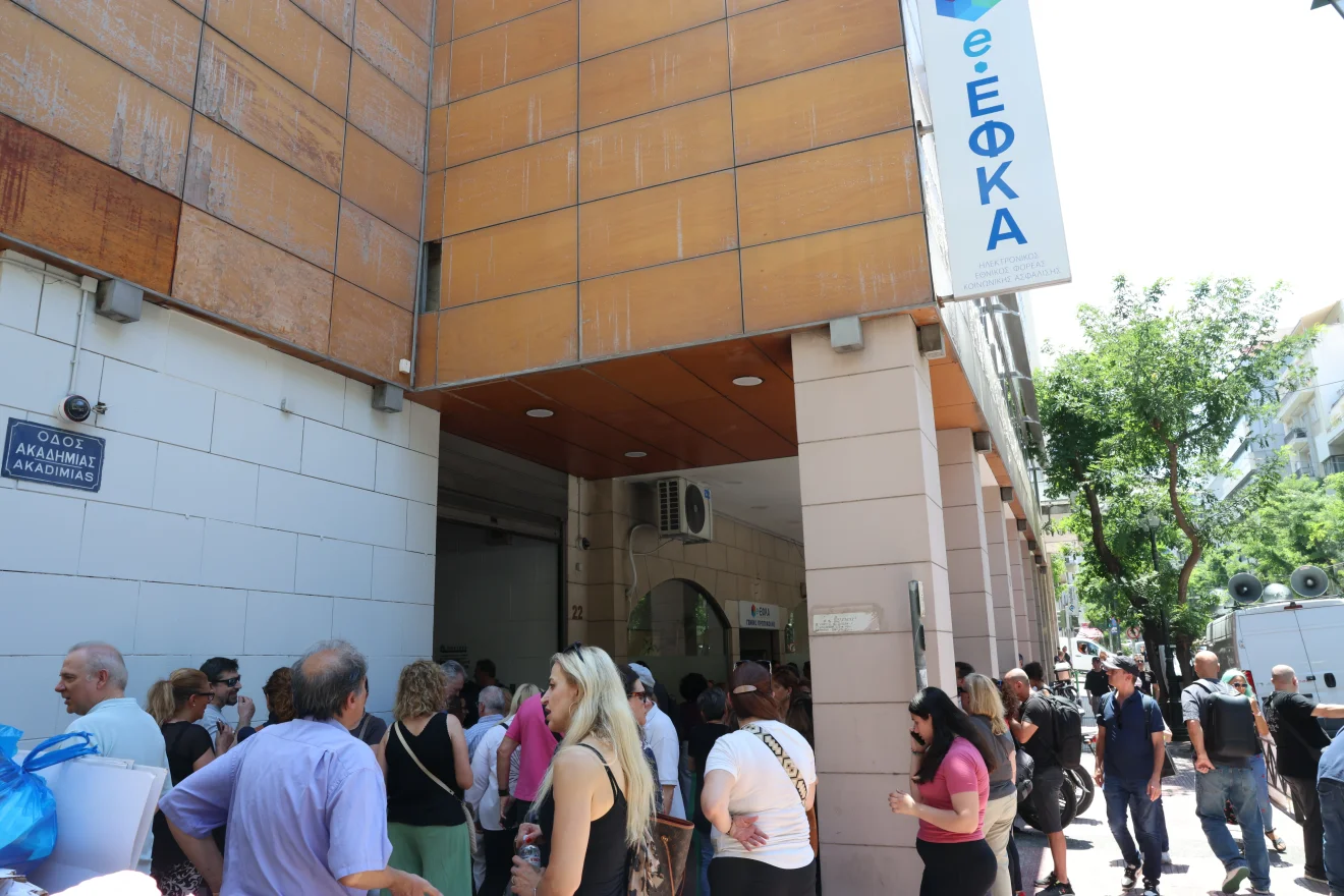 Ασφαλιστικές οφειλές: Ποιοι μπαίνουν στη νέα ρύθμιση των 72 δόσεων 