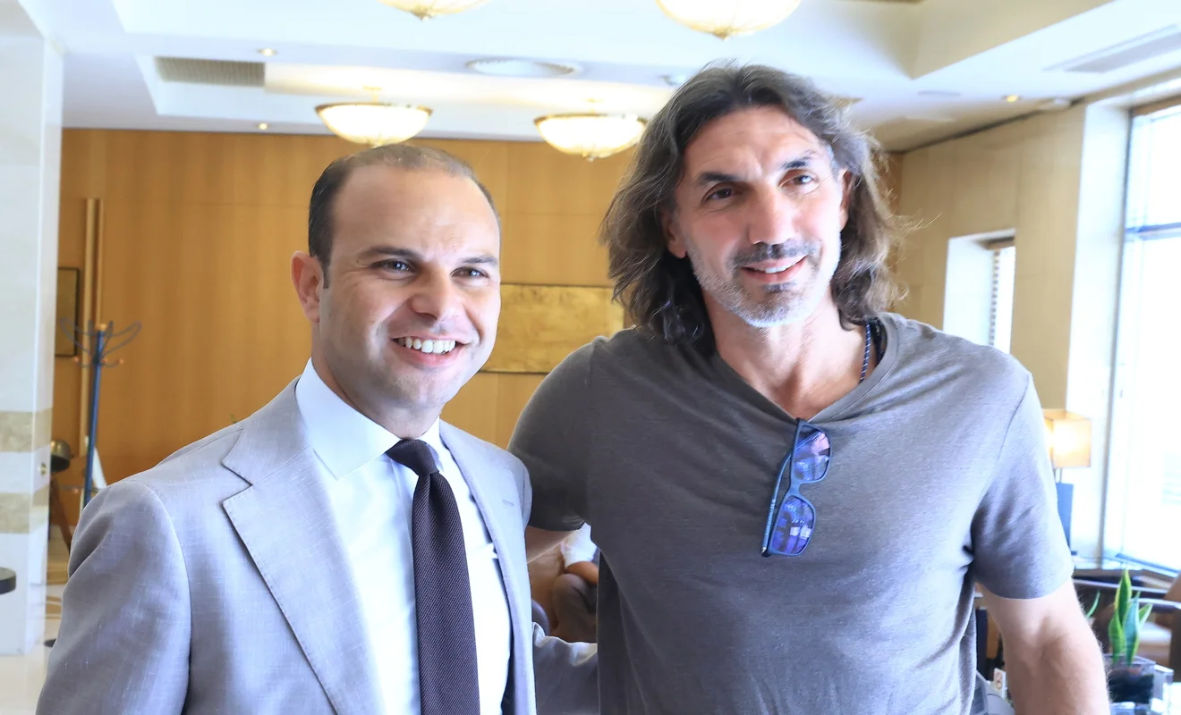 Στο πλευρό του νέου ιδιοκτήτη της ΑΕΛ ο Σωτήρης Κυριάκος.