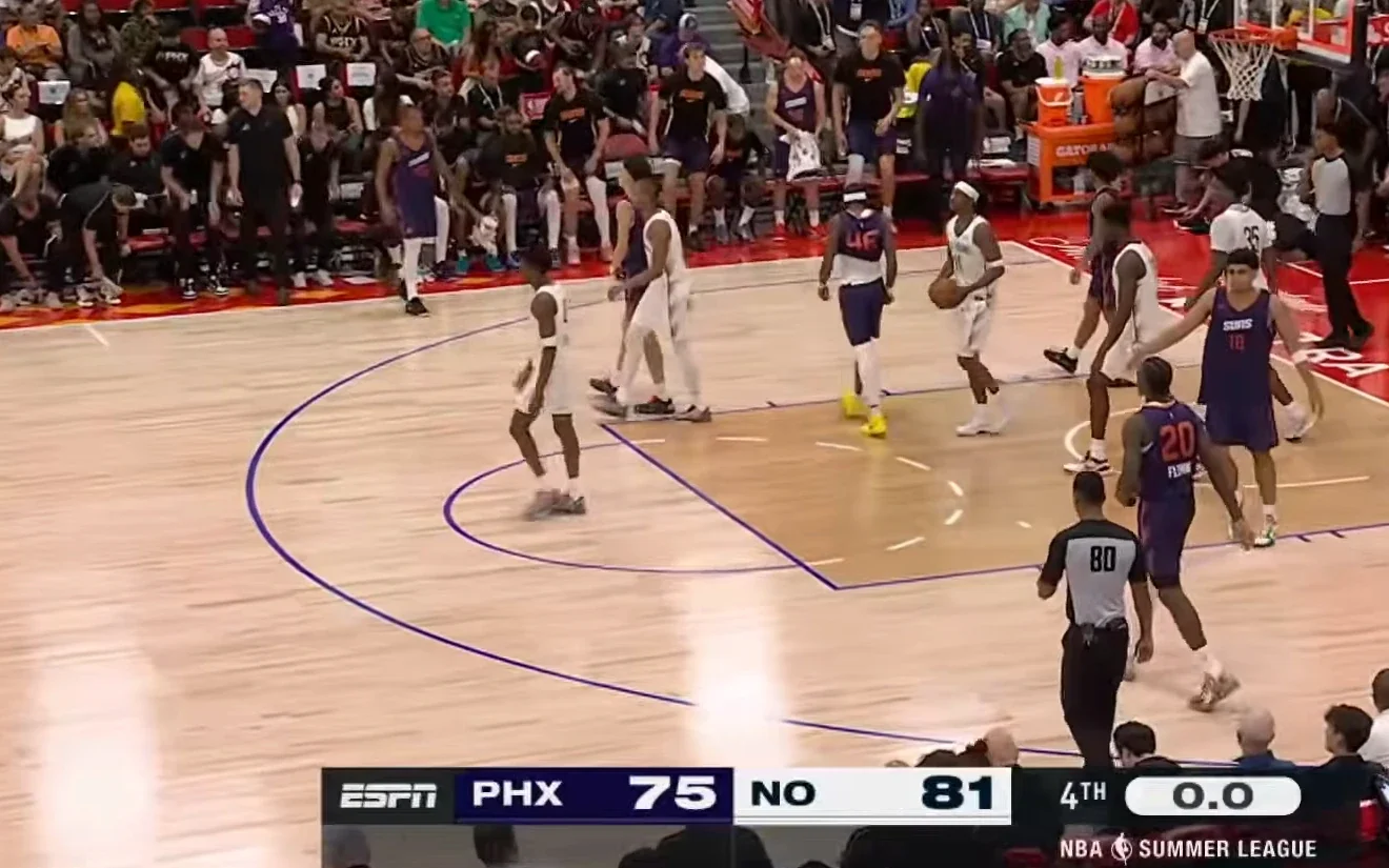 Στιγμιότυπο από αγώνα NBA Summer League ανάμεσα σε Phoenix Suns και New Orleans Pelicans.