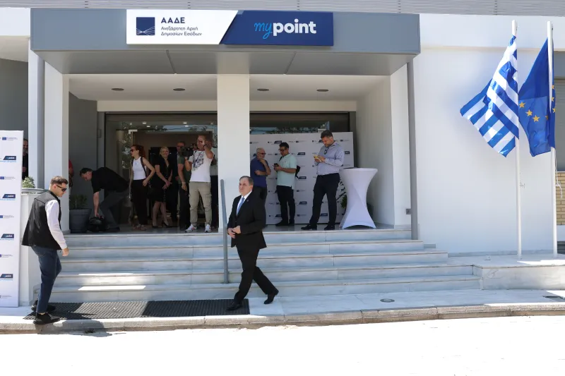 ΑΑΔΕ: Νέα διαδικασία για όσους επενδύουν πάνω από 500.000 ευρώ στην Ελλάδα