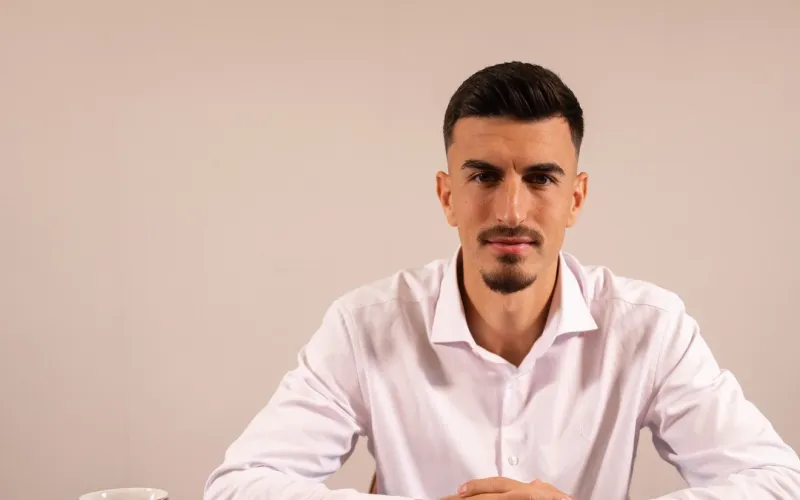 Ολυμπιακός: Στο προσκήνιο ο Γιούλιαν Σέχου για τη μεσαία γραμμή