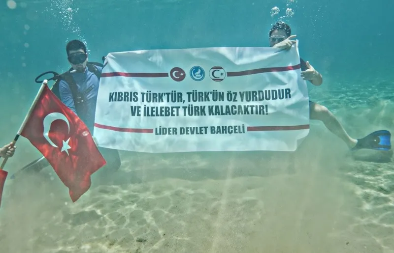 Βουτιά στην αθλιότητα - Οι Τούρκοι τίμησαν τον ματωμένο Αττίλα με πανό: «Η Κύπρος είναι τουρκική»