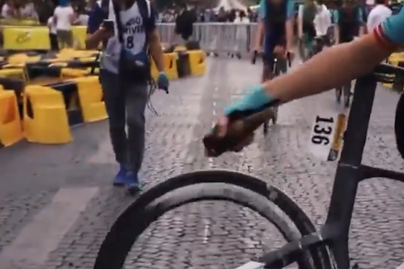 Πανηγυρισμοί μετά την ολοκλήρωση του Tour de France