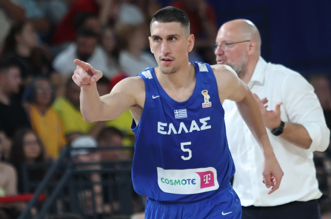 50-50 για Ολυμπιακός και ΑΕΚ ο Γιαννούλης Λαρεντζάκης