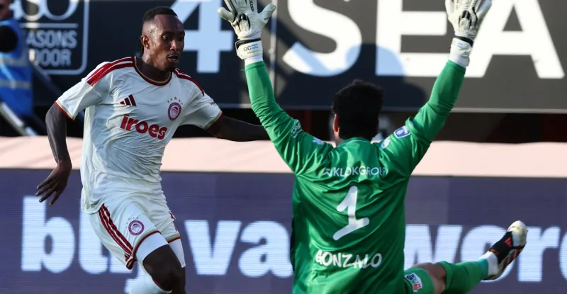 Ναϊμέγκεν - Ολυμπιακός 0-0 (Α' ημίχρονο): Tραυματίστηκε ο Ζότα Σίλβα