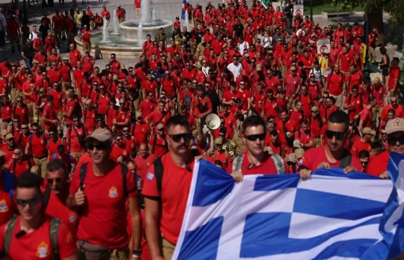 Εποχικοί Πυροσβέστες: Σείστηκε το Σύνταγμα στη συγκέντρωση διαμαρτυρίας - «Οι καταστροφές δεν είναι εποχικές»