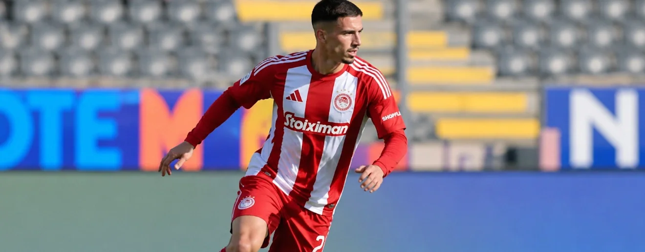 Εικαστικό με την Γκαρσία με φανέλα του Ολυμπιακού