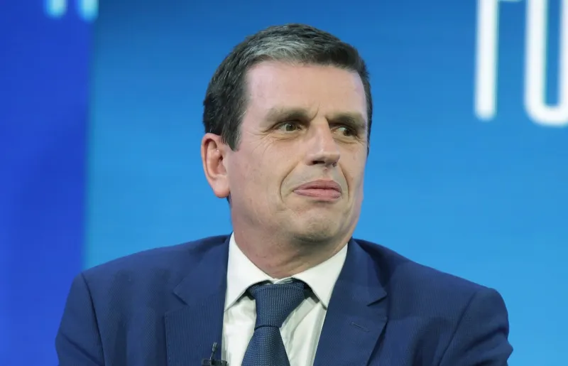 Ρεσιτάλ αναλγησίας Καιρίδη: Τα 2,5 ευρώ/λίτρο βενζίνη δεν είναι κρίση – Τα 5 είναι