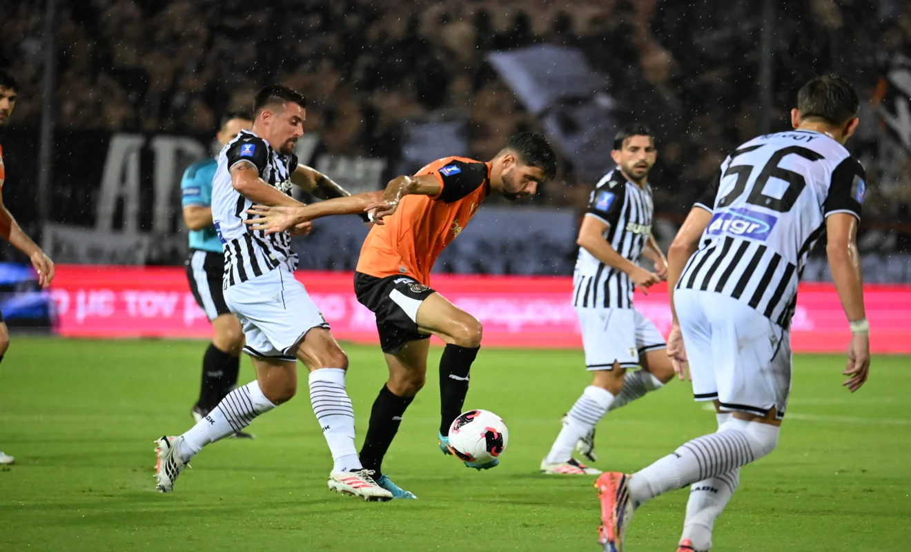 O Eλουστόντο μαρκάρει τον Κοντρό