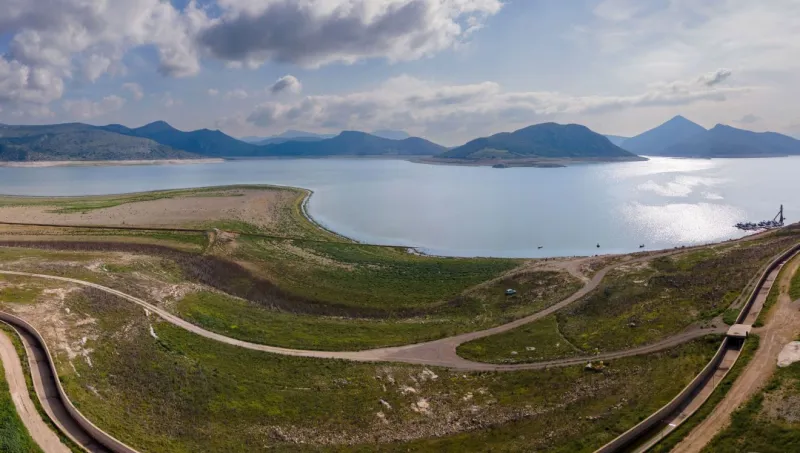 Νερό μέσα στη μέρα: πώς αποφεύγουμε την αφυδάτωση