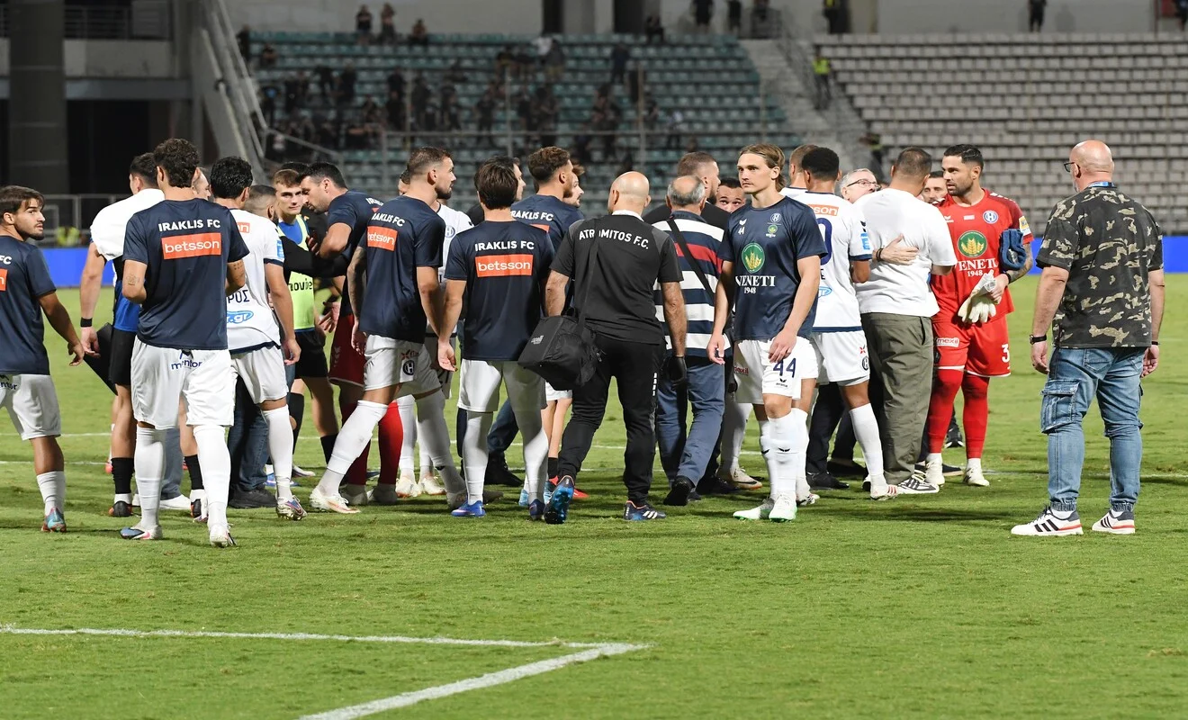 «Έπεσαν» πάνω στον διαιτητή οι άνθρωποι του Ηρακλή.