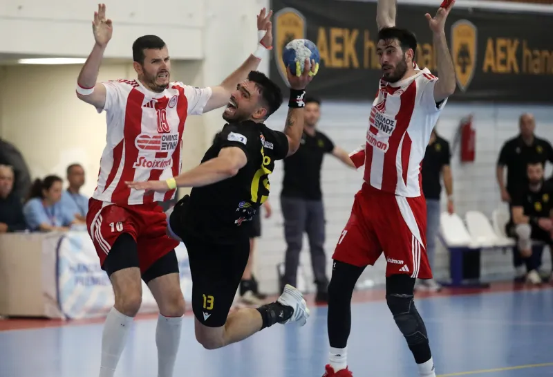 Ολυμπιακός – ΑΕΚ: Απόψε η πρώτη κούπα και η Ένωση θέλει να σπάσει το 10-1 στους τελικούς
