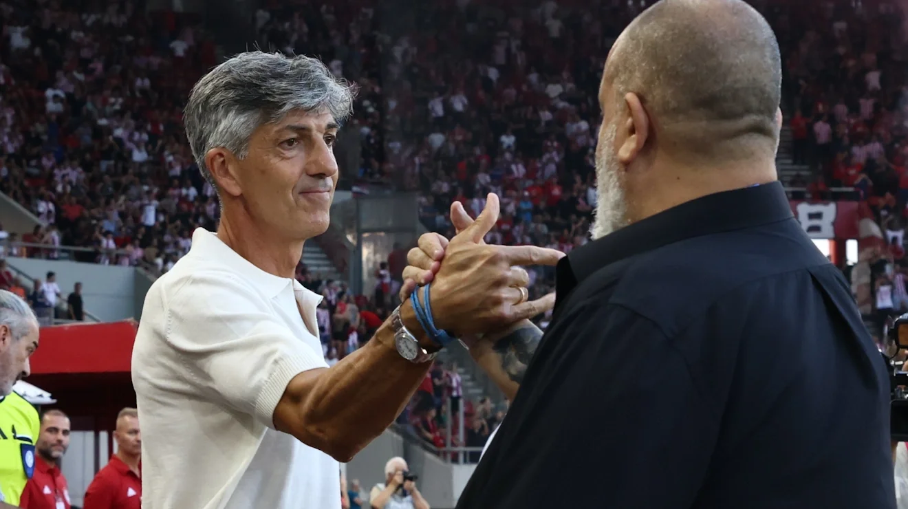 Ο Ιμανόλ με τον Κ. Καραπαπά, πριν τον αγώνα του Ολυμπιακού με τον ΟΦΗ / Φωτογραφία: Intime