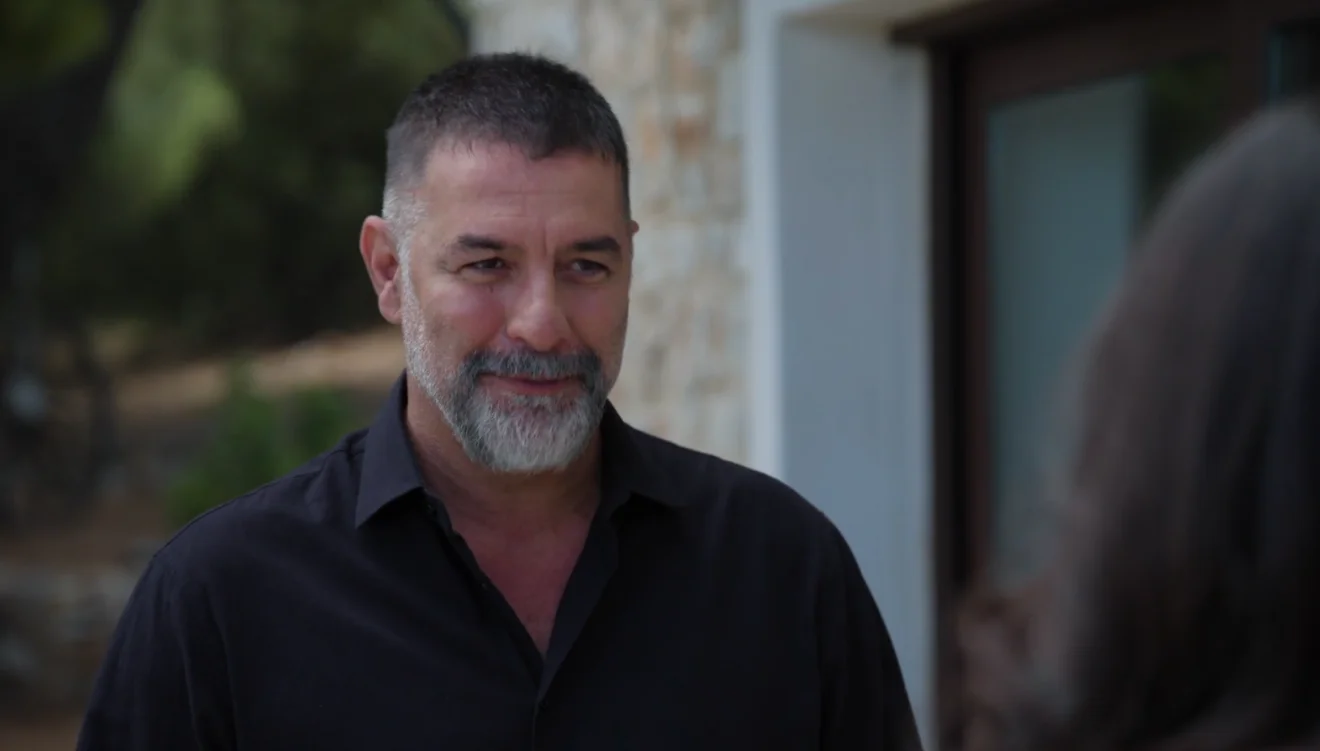 Τι θα δούμε την επόμενη εβδομάδα στη σειρά Δύο μαύρα πουκάμισα.