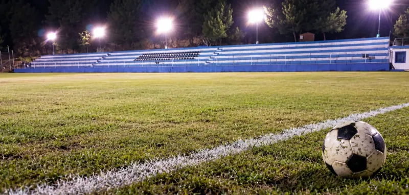 Αγωνία για 16χρονο ποδοσφαιριστή στη Θάσο - Διακόπηκε ο αγώνας