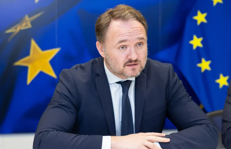 Ενέργεια: Σε αδιέξοδο πάλι η αυτοκτονική ΕΕ – «Κλείστε τα φώτα» λέει ο αρμόδιος Επίτροπος
