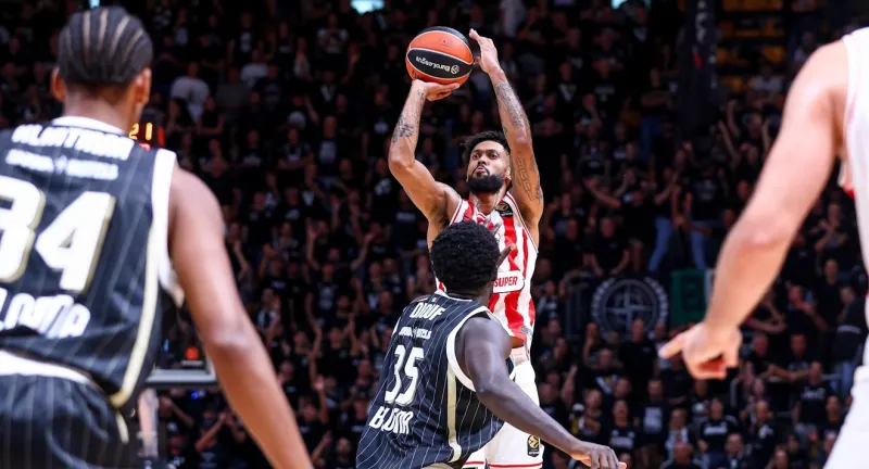Μπολόνια - Ολυμπιακός 96-94: Ο Εντζάι τον κράτησε όρθιο στη Μπολόνια αλλά τον εκτέλεσε ο Καρ με τρίποντο