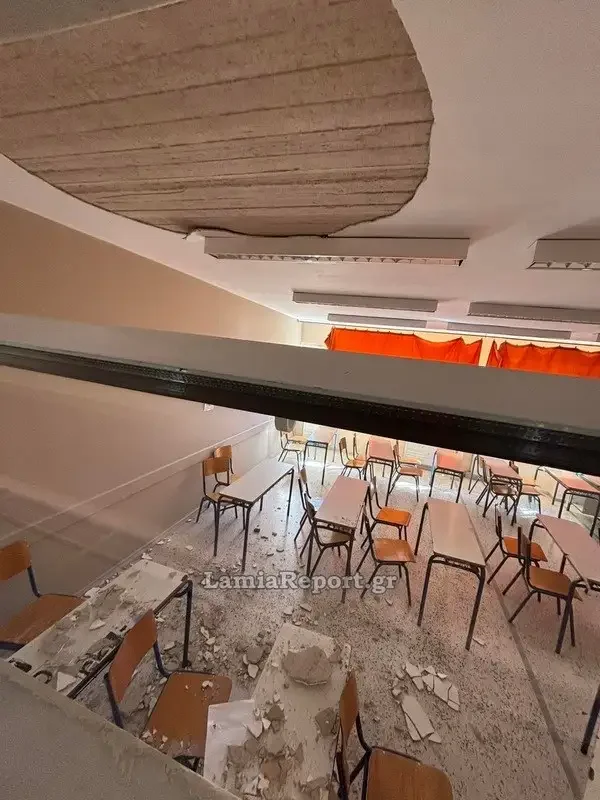 Το ταβάνι που κατέρρευσε σε τάξη του 3ου Λυκείου Αφανού
